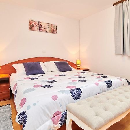 Ferienwohnung App Sverko Vilanija Exterior foto