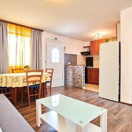 Ferienwohnung App Sverko Vilanija Exterior foto